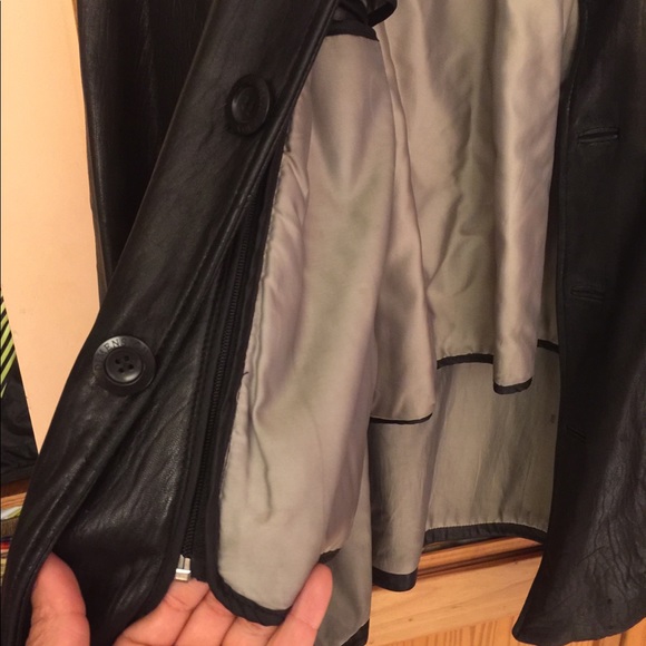 Leather jacket - Picture 2 of 6